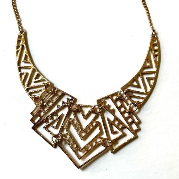 Avon gold tone geometric statement necklace - Picture 8 of 9